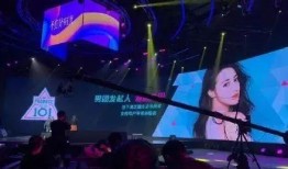 穿进男团选秀吃瓜爆红免费,意外吃瓜爆红，她成了全民女神