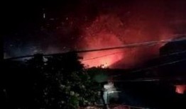 网友爆料飞机坠毁视频